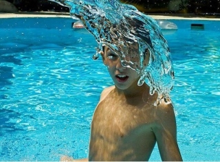  Pure fun in the water 